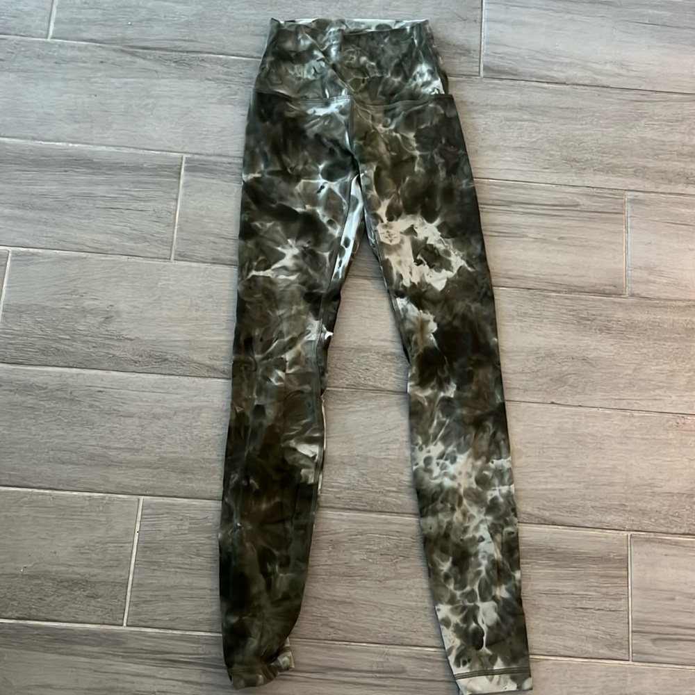 Lululemon tie die leggings